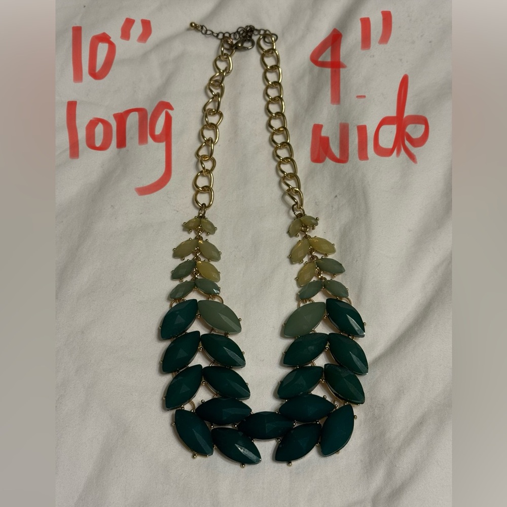 EUC ModCloth statement necklace in greens